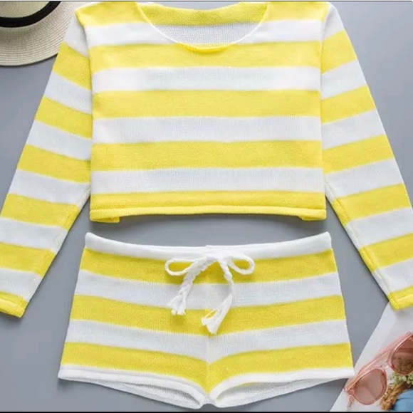 TOP AND SHORTS - Picture 5 of 7